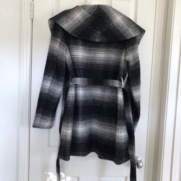 Like new Jessica Simpson belted coat Small - Picture 7 of 9